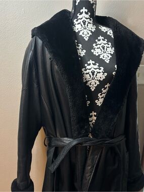 Vintage 1998 Wilsons Leather 3X Genuine Leather Hooded Belted Coat